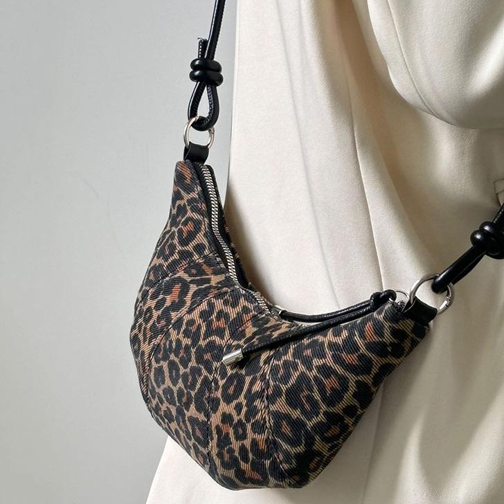 ヒョウ　レオパード　ショルダーバッグ　軽い　コンパクト　鞄　斜めがけ　カバン ショルダーバッグ レディース 小さめ 軽い おしゃれ ハーフムーン