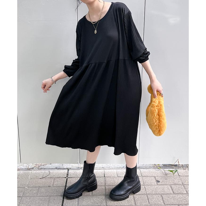 308.黒のロングワンピース、ゆったり　ルーズフィット　フェミニン　軽い　織り ワンピース レディース ロング丈 秋 春 長袖 プリーツ フレア きれいめ