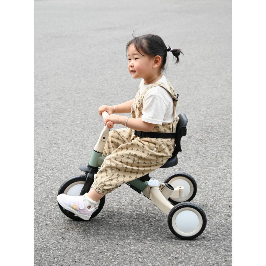 三輪車 足けりバイク 一台4役 ベビーカー かじとり 手押し棒付