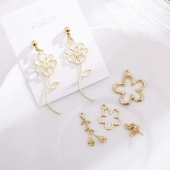 チャームパーツ フラワー形 フラワーチャーム カン付き 4ヶ ゴールド K 1246 楽工房 通販 Yahoo ショッピング