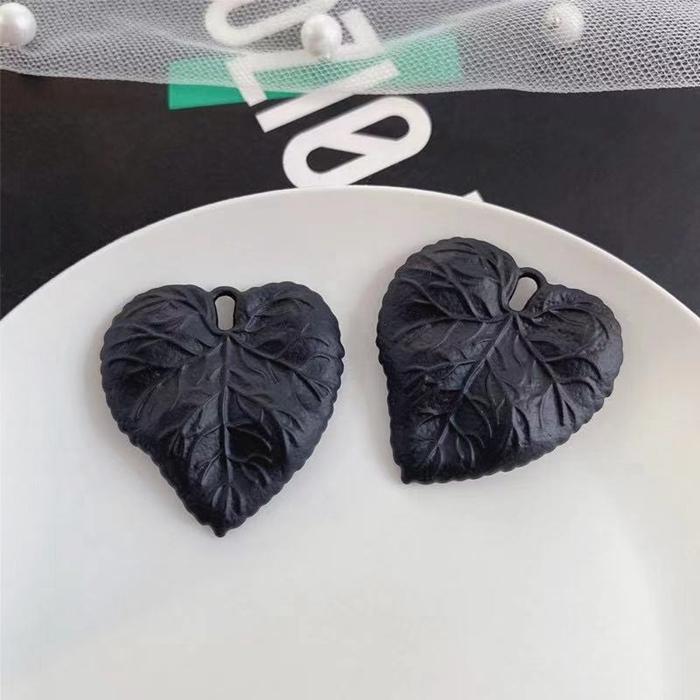 チャーム メタルチャーム アクセサリーパーツ 葉 植物 ボタニカル 模様入り 秋冬 カン付き 約31x30mm 2ヶ :K-1610:楽工房 - 通販 - Yahoo!ショッピング チャーム メタルチャーム アクセサリーパーツ 葉 植物 ボタニカル 模様入り 秋冬 カン付き 約31x30mm 2ヶ :K-1610:楽工房 - 通販 - Yahoo!ショッピング