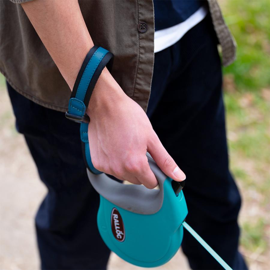 伸縮リード用ストラップ Lサイズ 革タイプ 大きめ 一時係留可 両手フリー ラロック メール便のみ送料無料 (伸縮リード本体は別売) |  | 05