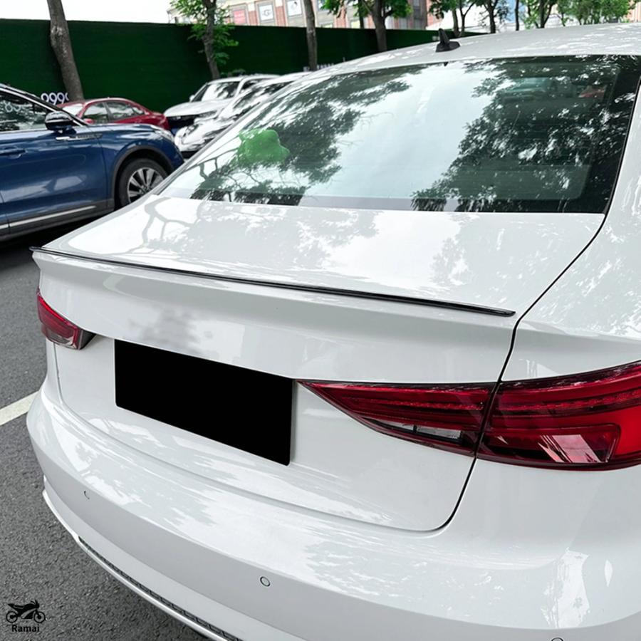 並行輸入品 アウディ A3 S3 8V サルーン 2014年-2020年 4 部屋の入り口 S 後押し ブート スポイラー 舞台の袖 炭素/つやあり 黒いこと 尻っ方論理ゲート スプリッター