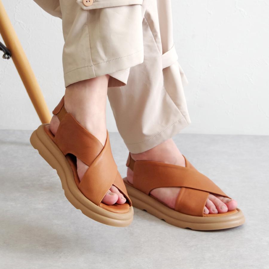 【一部予約受付中】【BUENO SHOES ブエノシューズ】 クロスベルトサンダル 【A2603】厚底 つっかけ フラット レザー 黒 ベージュ シルバーの画像