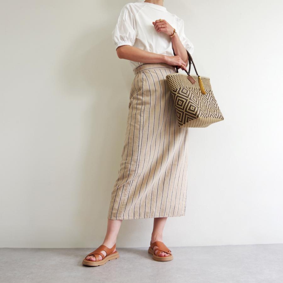 【BUENO SHOES ブエノシューズ】 クロスデザインサンダル 【A2605】厚底 バックストラップ フラット 本革 ブラックの画像