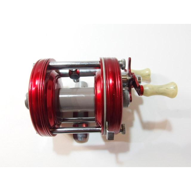 アブ アンバサダー 5000 赤 4つネジ ABU Ambassadeur 右巻き ベイト