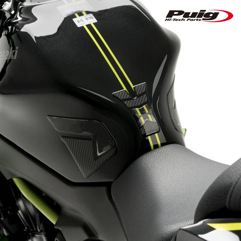 アクセサリー Puig（プーチ） Puig 9297C SPECIFIC TANK PADS [CARBON LOOK