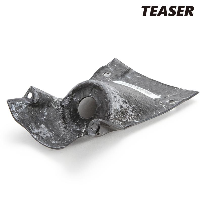 TEASER KCK03G KEY COVER [DRY CARBON HG] Kawasaki Z90- (17-23) ティーザー カーボン キー カバー_2