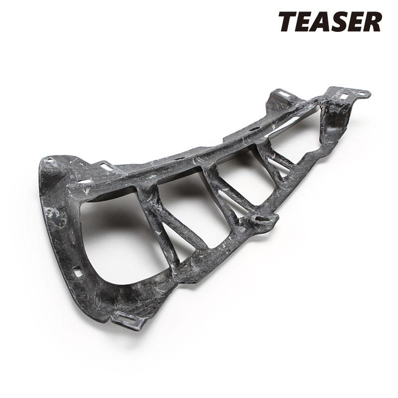 TEASER SPS04G SIDE PANELS with WINGLETS [DRY CARBON HG] SUZUKI