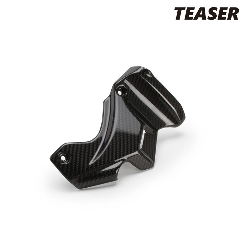 TEASER TFK02G NECK FRAME COVERS[DRY CARBON HG] Kawasaki Z900RS (18