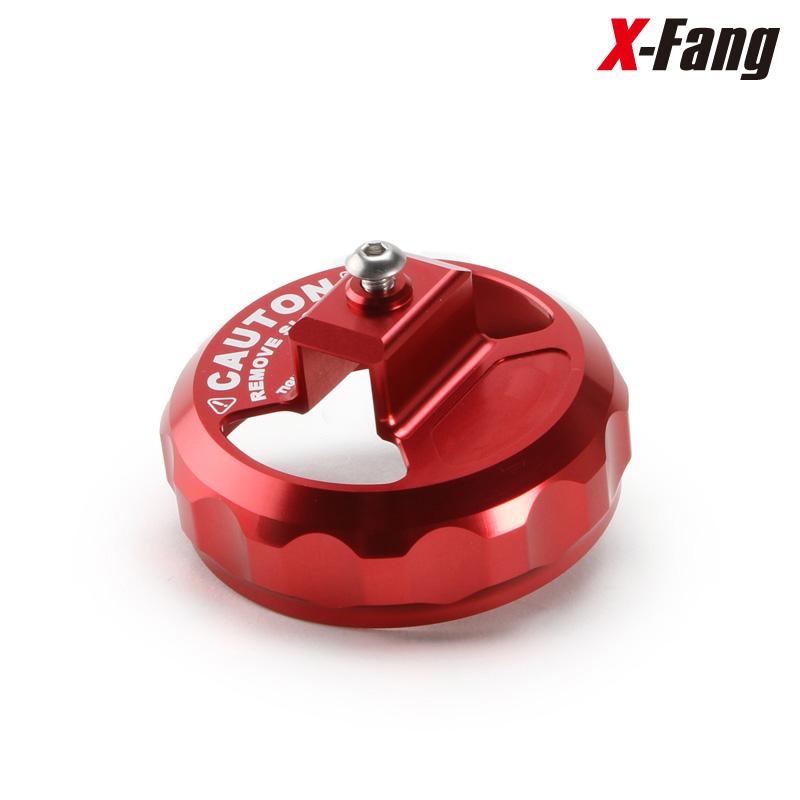X-Fang ビレットフューエルキャップカバー［中期型］デリカD5 Billet Fuel lid Type-D | シャープな意匠が特徴のカスタム