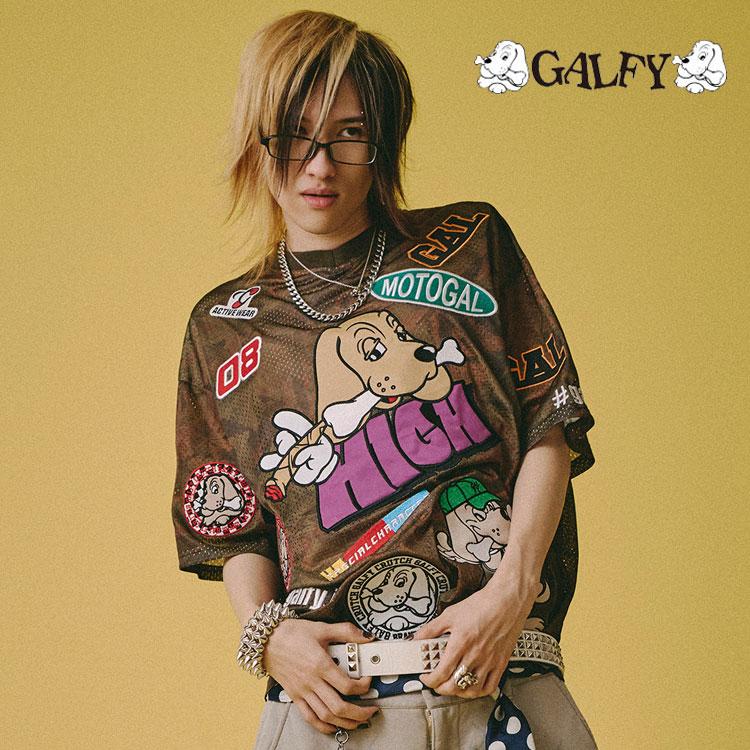 GALFY（ガルフィー） ワッペンだらけでハイになってる 半袖Tシャツ
