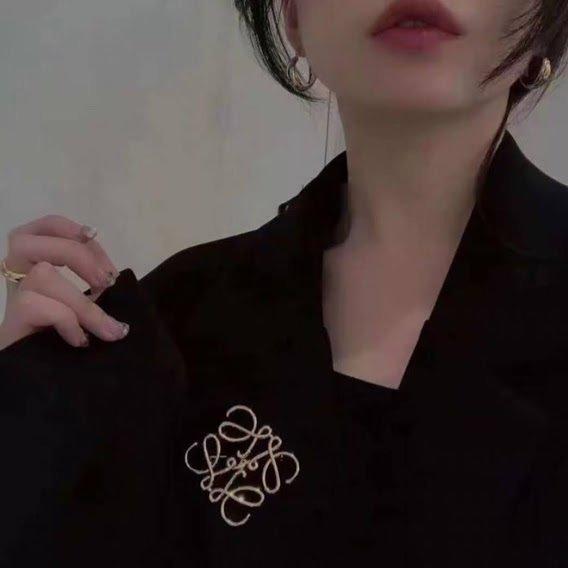 超美品　アナグラム　ブローチ　ゴールド　綺麗　レディース 高級感 ブローチ ゴールド アナグラムブローチ アナグラムデザイン