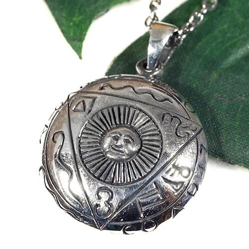 The Black Pullet 黒い雌鶏 魔導書 サン 太陽 スターリングシルバー お守り ペンダント グリモワール メール便対応可 blackpullet01 民族アクセサリー専門店ラパヌイ 通販 Yahoo ショッピング