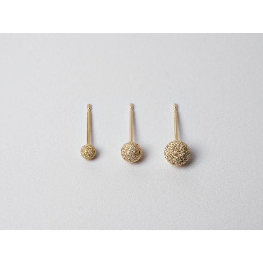 K18 スターダスト スタッドピアス 5mm スターダストで落ち着いた質感に