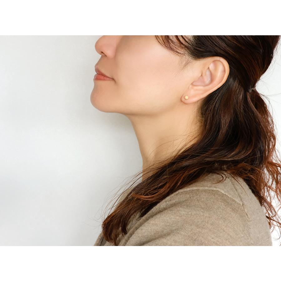 K18 スターダスト スタッドピアス 5mm スターダストで落ち着いた質感に