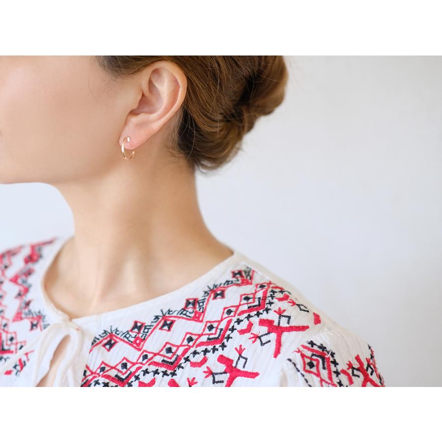 K18 ロック ピアス レディース 女性用 槌目 ハンマーテクスチャー