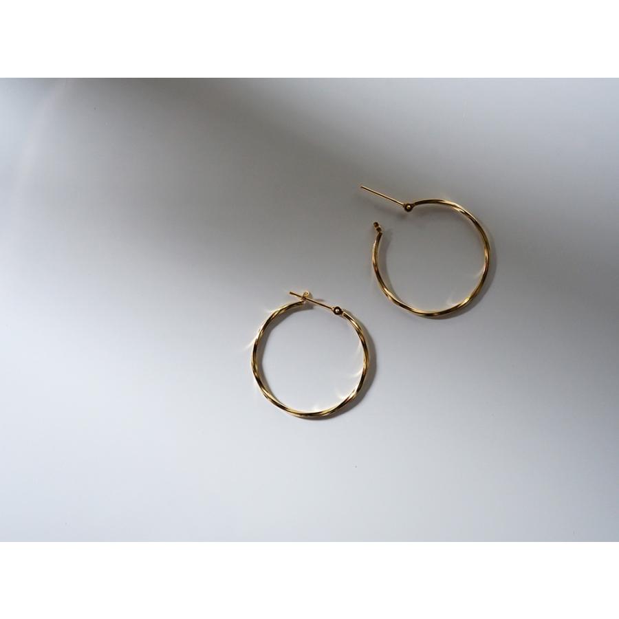 K18 hineri フープ ピアス 25mm レディースピアス ヒネリ フープピアス