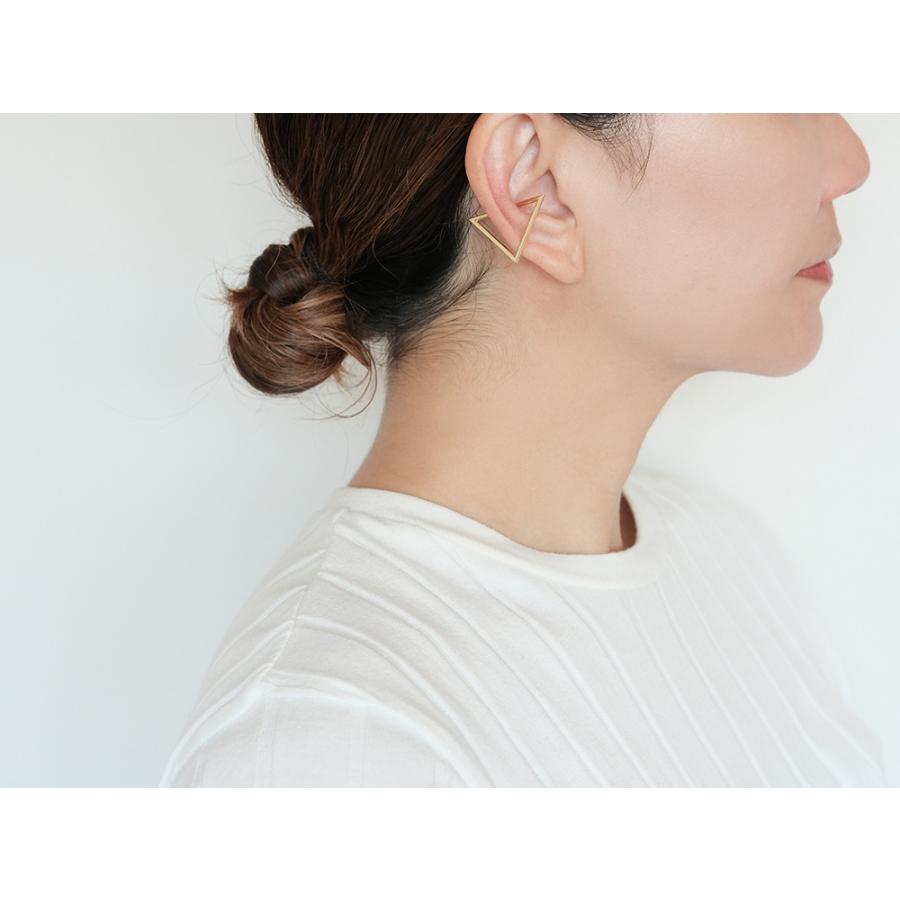 【片耳販売】 K18 ワイド トライアングル イヤーカフ レディース 女性用 18K 18金 ゴールド 地金 フープピアス 三角形 rpa2270623の画像