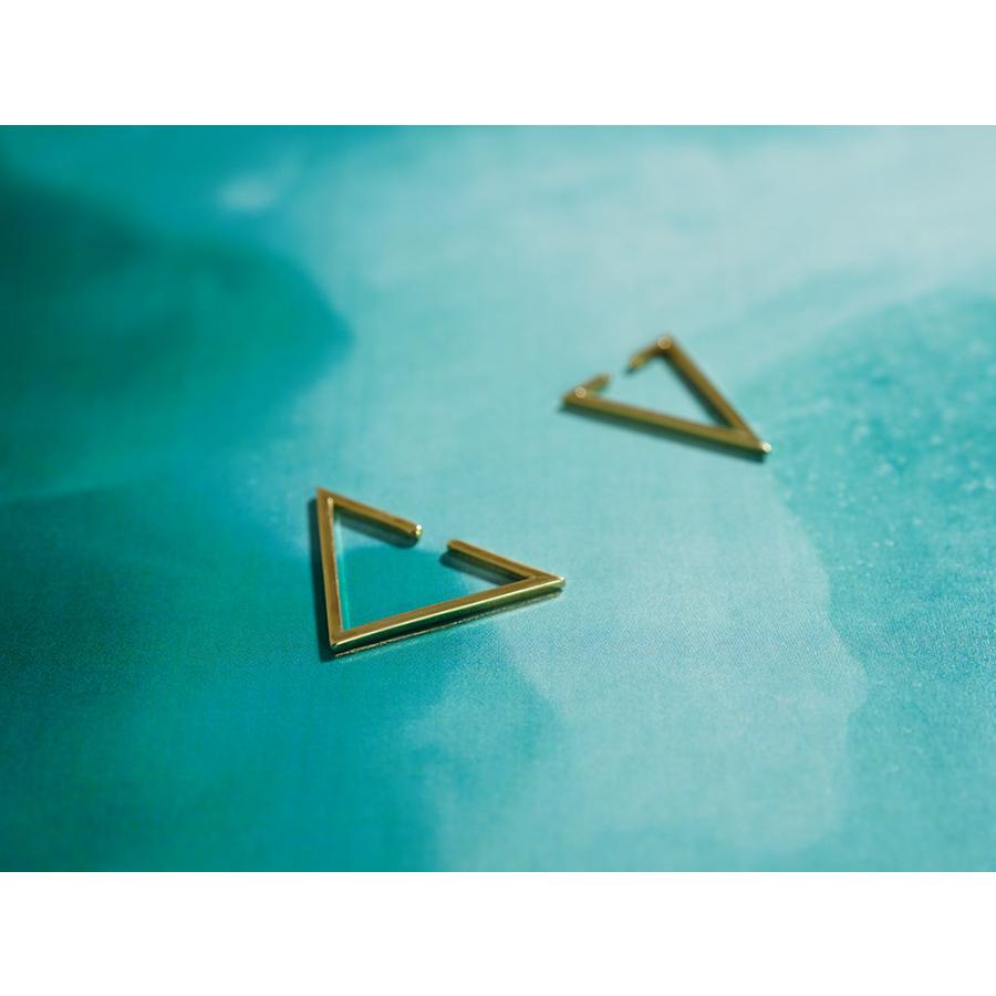 【片耳販売】 K18 ワイド トライアングル イヤーカフ レディース 女性用 18K 18金 ゴールド 地金 フープピアス 三角形 rpa2270623の画像