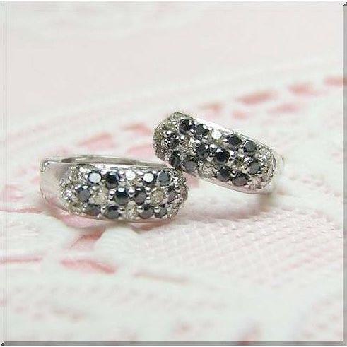 ピアス ダイヤ　K18WG ブラックダイヤモンド ダイヤモンド メレ パヴェ ピアスの画像