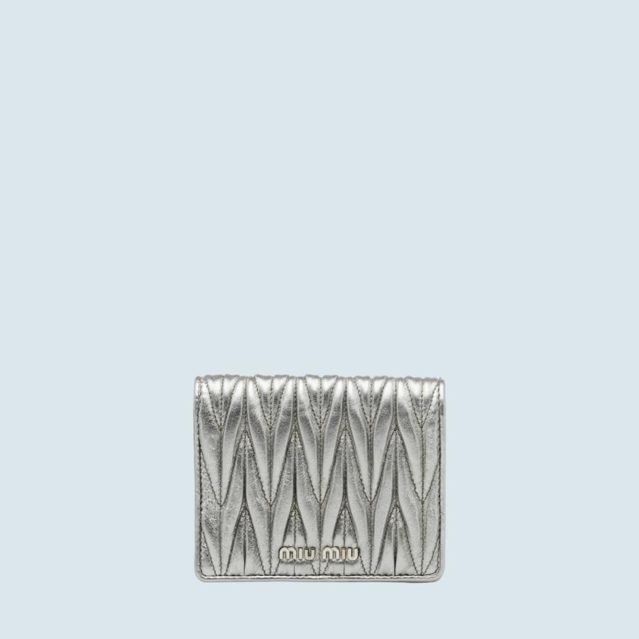 安いそれに目立つ ミュウミュウ Miu Miu 財布 小財布 二つ折り ２つ折り シルバー ギャザー ラムスキン レザー 5mv4nf0118miumiu5mv4nf0118 ブランドショップrarelist 通販 Yahoo ショッピング 高い素材 Store2door Rw