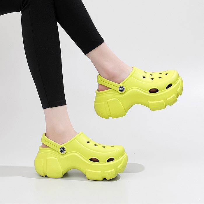 YELLO BETTA SABOT SNEAKERS ブラック YELLO スタッズ付き ブラック