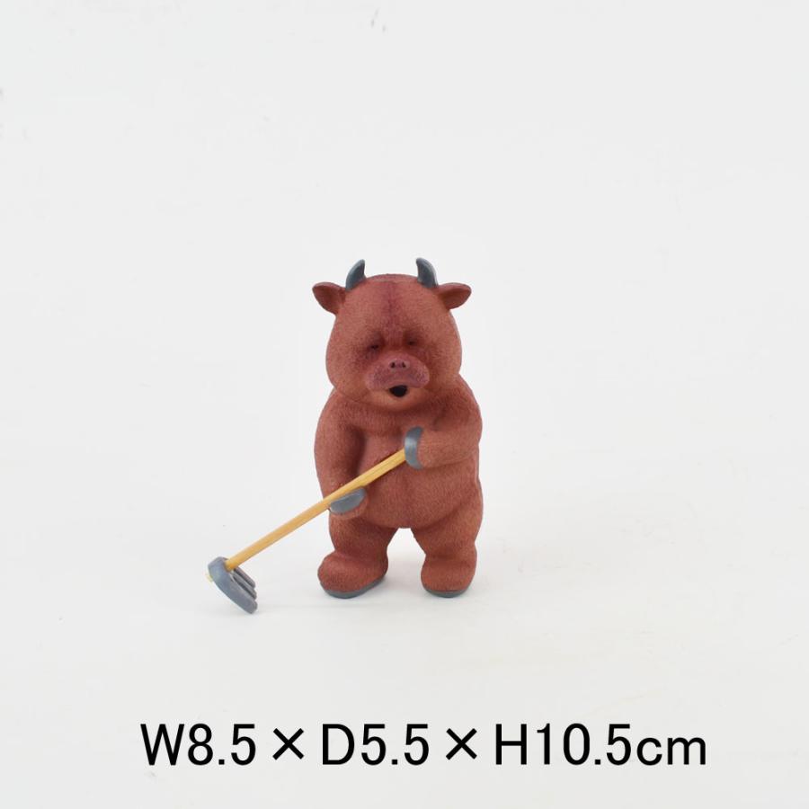 ダッドカウ 和牛 クワ持ち レジン オブジェ 置物 ウシ 鍬 : ラタン