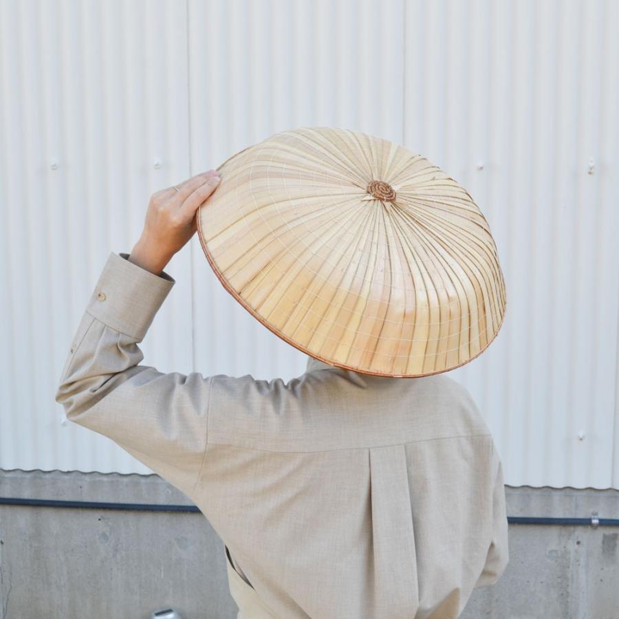 や*ん様 日本の伝統的な金属製アンティーク帽子 ヤシ製 三度笠 お遍路 日よけ帽子 ガーデニング 畑 田んぼ : ラタン