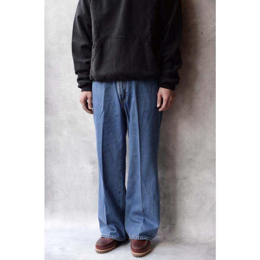 Levi's スタプレ フレア ジーンズ ミディアムインディゴ タップ Levi's スタプレ フレア ジーンズ ミディアムインディゴ タップ