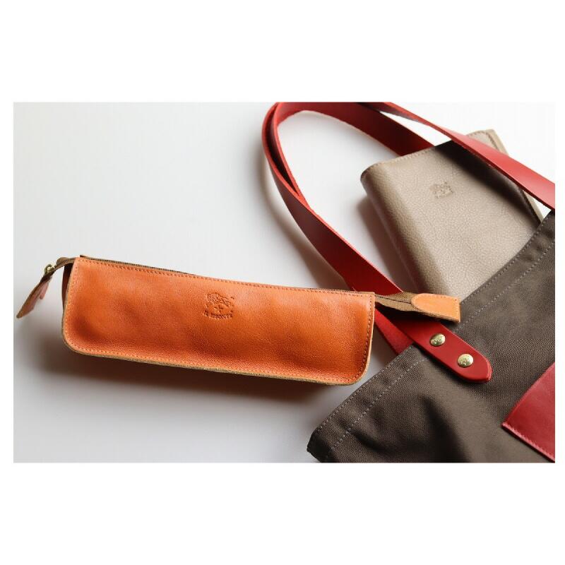 イル ビゾンテ IL BISONTE レザー ジップ ペンケース 未使用 IL BISONTE（イルビゾンテ） ペンケース IL BISONTE Zipペンケース