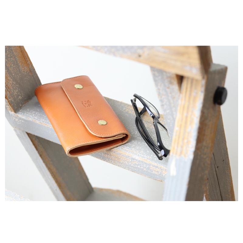 IL BISONTE レター型 長財布 ホワイト 本革 フラップ 白 レザー IL BISONTE（イルビゾンテ） 長財布 フラップウォレット ( ミドル