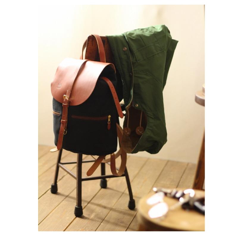 未使用✨イルビゾンテ レザー　リュック　バッグパック フラップリュック イルビゾンテ バッグ IL BISONTE レザーフラップリュック ブラック