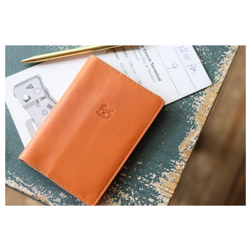 IL BISONTE（イルビゾンテ） パスポートケース レザーパスポートケース