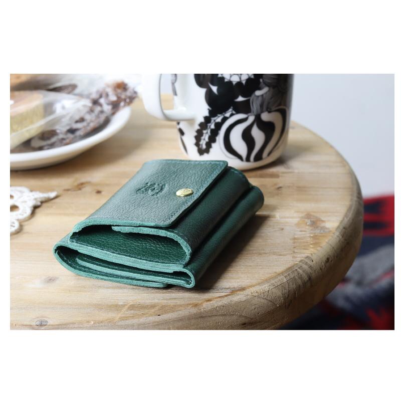 【セール】IL BISONTE イルビゾンテ 美品 3つ折りウォレット グリーン IL BISONTE（イルビゾンテ） 財布 三つ折りコンパクトウオレット 三