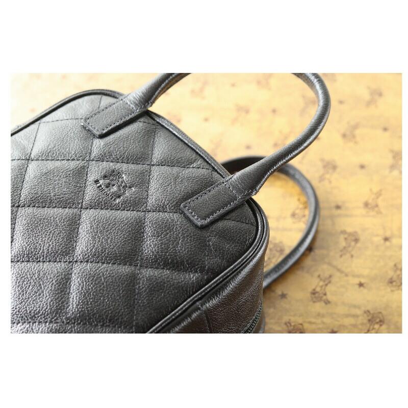 IL BISONTE（イルビゾンテ） バッグ レザーキルティングハンドバッグ