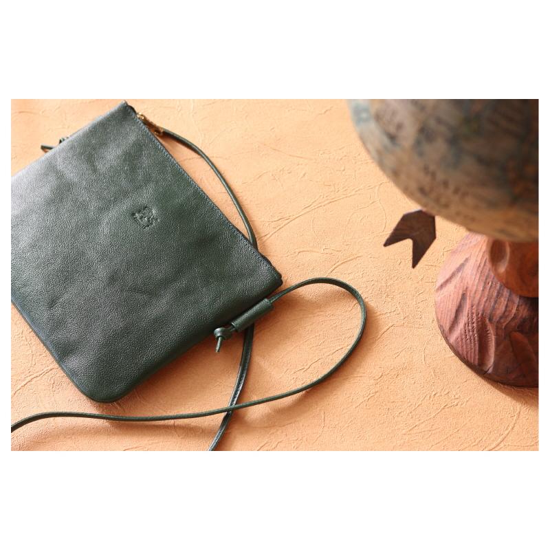 IL BISONTE（イルビゾンテ） バッグ フラット スクエア ショルダー