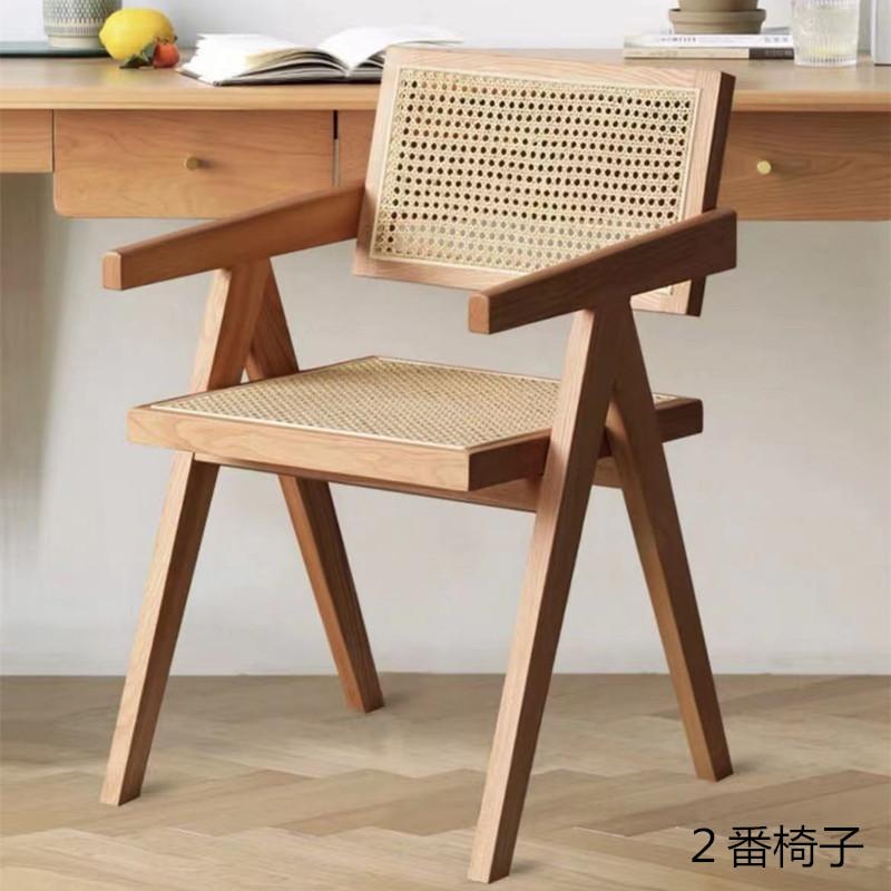 【リサイクルサービス八光】幅80㎝　大川家具　幸家具会館　ホワイト丸テーブル 幅80cm ラウンドダイニングセット 大理石調 無地ホワイト 丸テーブル 2