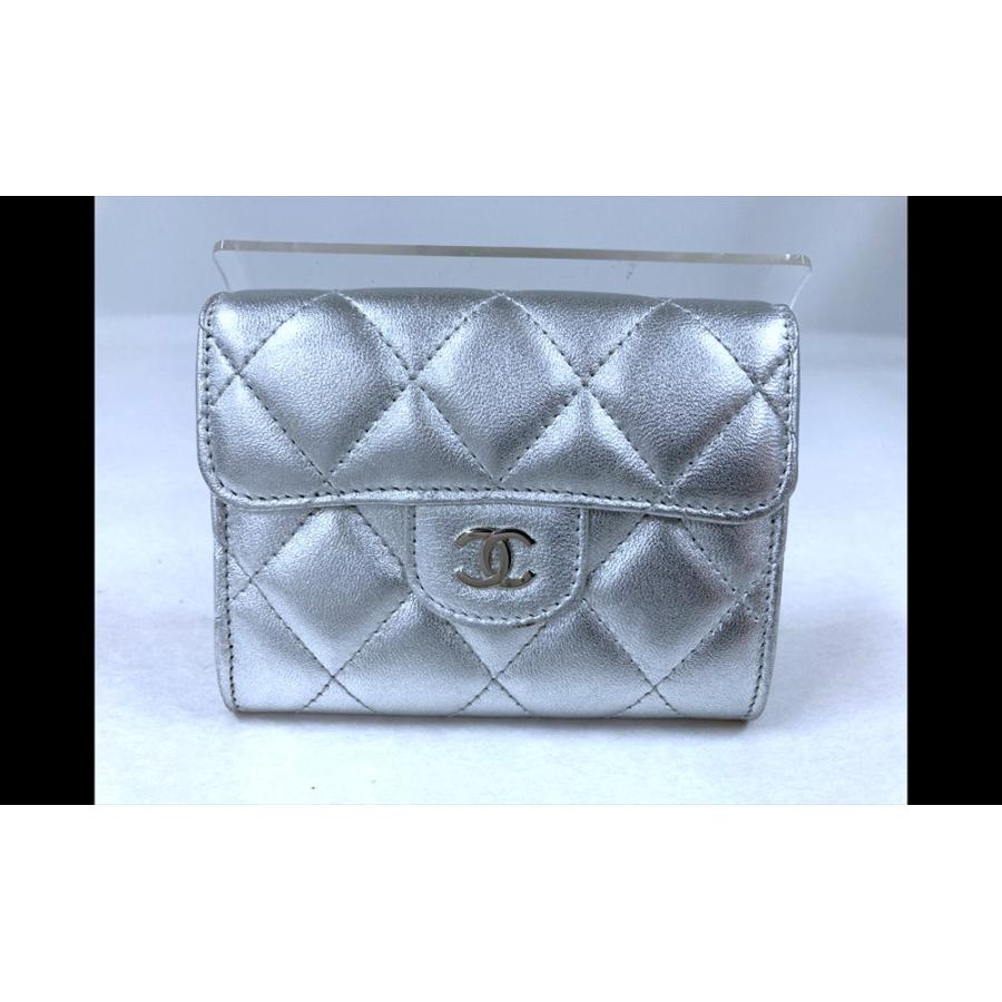 CHANEL シルバー キルティング 名刺入れ　定期入れ　パスケース CHANEL シルバー キルティング 名刺入れ 定期入れ パスケース