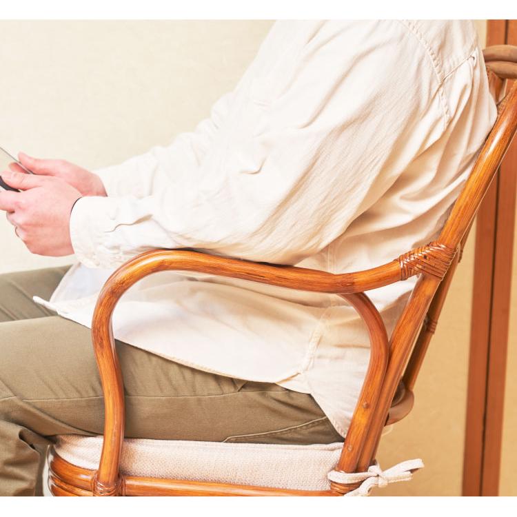 椅子 ラタン チェア 肘掛け高め 背もたれ有 ハイバック 読書やスマホが