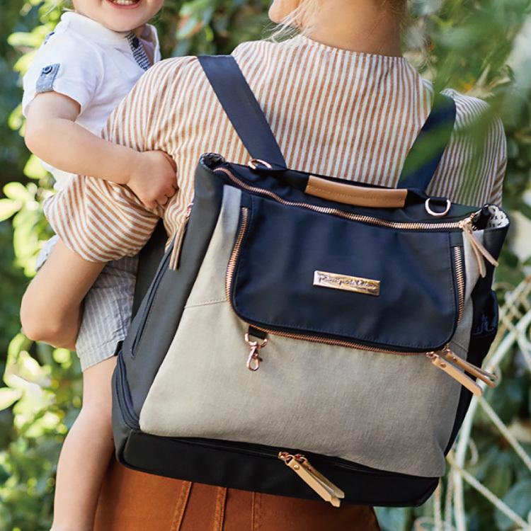 Petunia Pickle Bottom マザーズバッグ boxy-backpack-in-black-matte-