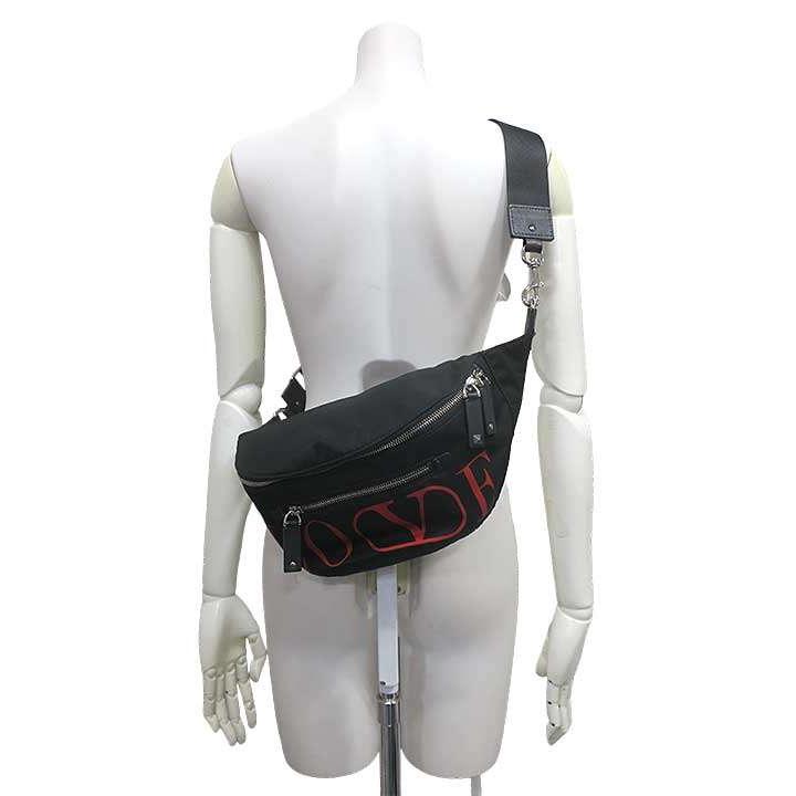 VALENTINO（ヴァレンティノ） 【中古】VALENTINO バッグ ボディバッグ