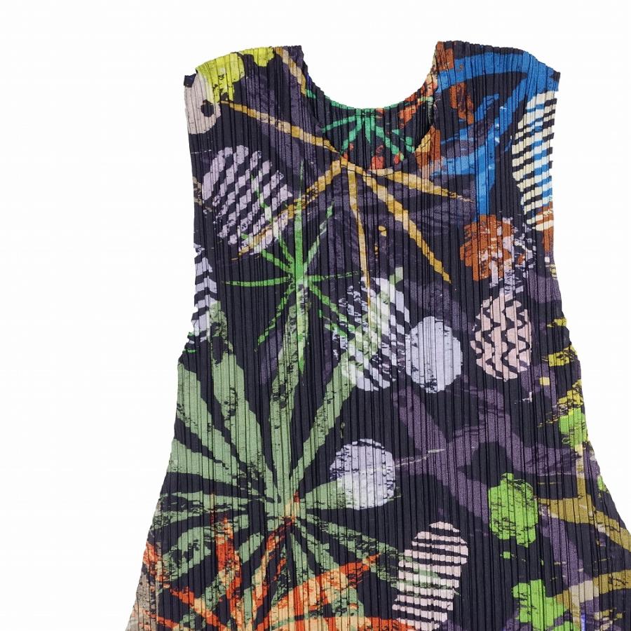 【美品】プリーツプリーズ イッセイミヤケ　プリーツ柄ノースリーブ　総柄 PLEATS PLEASE ISSEY MIYAKE 極美品 16ss プリーツプリーズ 総柄