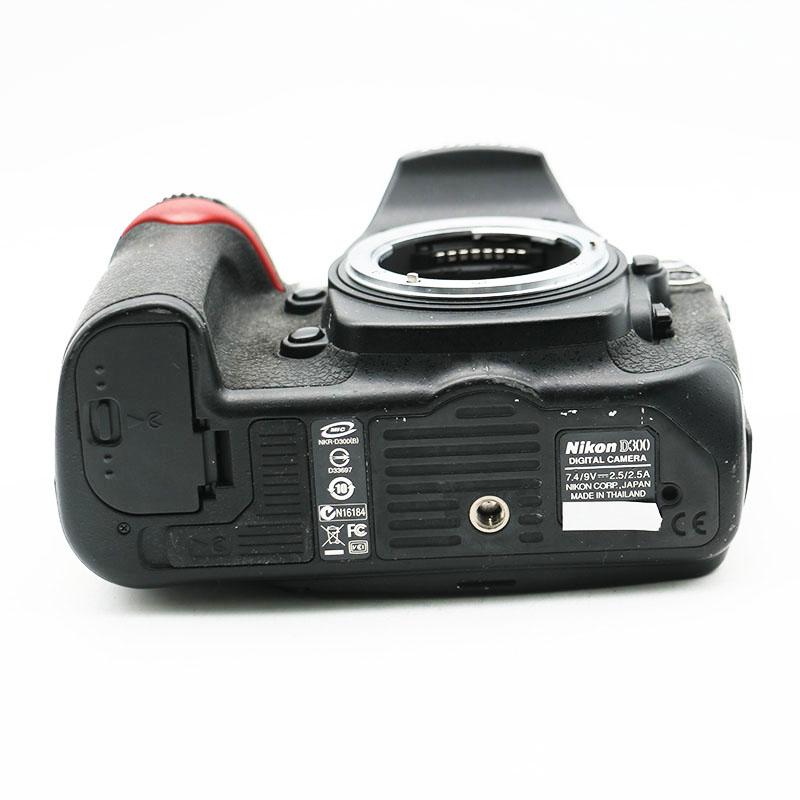 ニコン Nikon D300 AF-S DX VR18-200G レンズキット 中古並品