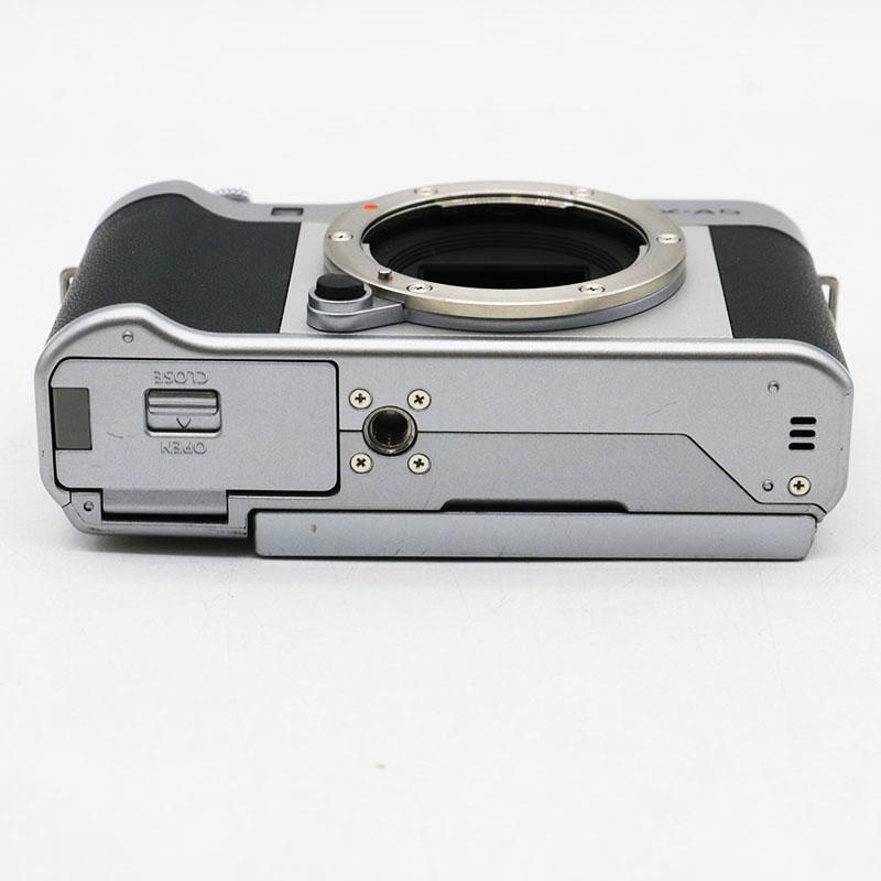 FUJIFILM 富士フィルム X-A5 ボディ シルバー シャター回数表示