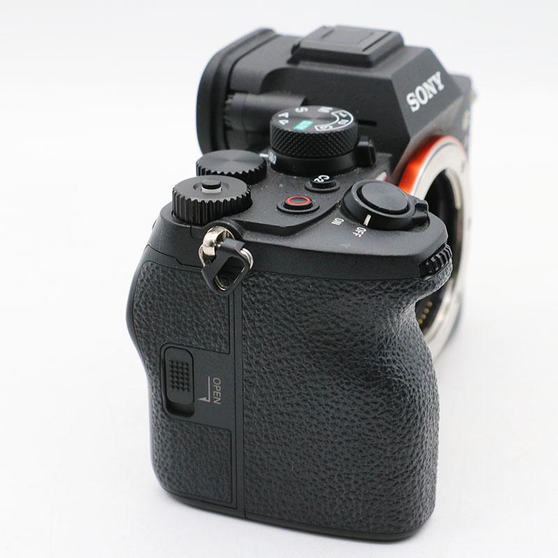 ド*君様 SONY α7IV ボディ（ILCE-7M4）★シャッター回数少なめ・ SONY（ソニー） α7IV ILCE-7M4 ボディ ブラック デジタル一眼カメラ