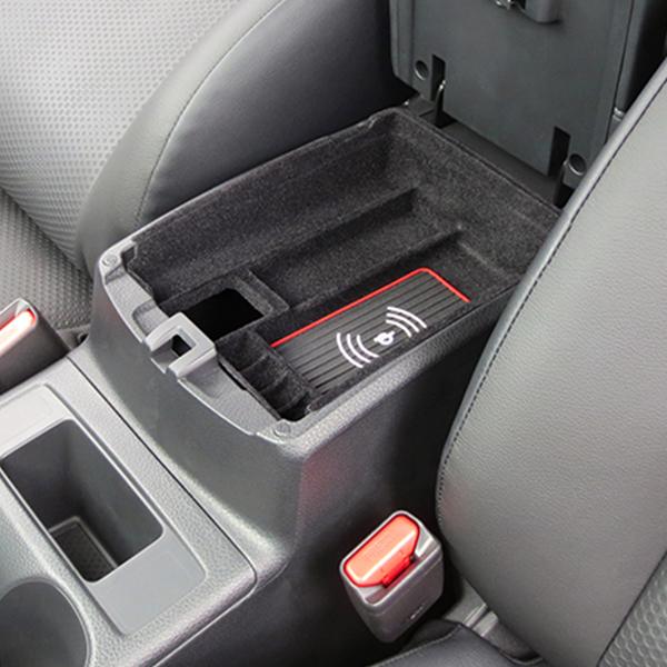 日産 エクストレイル NT32/T32 2013-2022 R.A.C 車種専用センターコンソールトレイ Qi(チー)機能付き | 日産 | 04