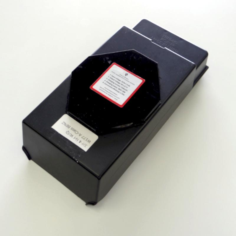 現品限 メルセデスベンツ Aクラス W177 2018年〜 センターコンソールトレイ Qi(チー)機能付 | Mercedes-Benz | 01