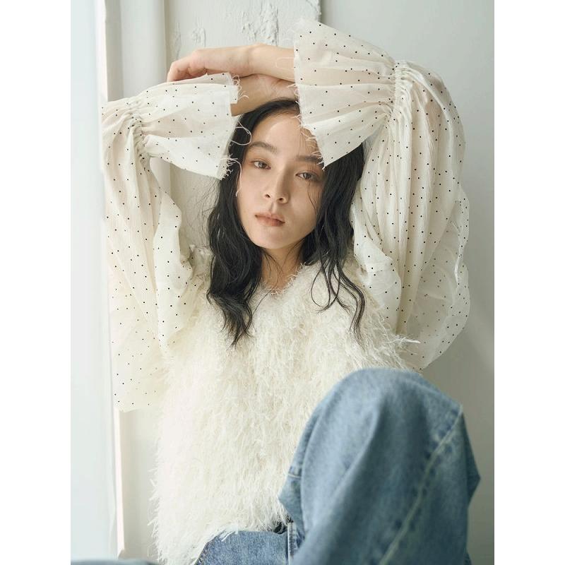 Ungrid かぎ編みファーフラワベスト This winter's must-have! Knit a fur vest with fluffy yarn! Just