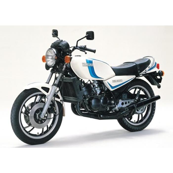 絵画風 壁紙ポスター はがせるシール式 ヤマハ Rz350 初代 1981年 2スト キャラクロ Rz35 001a2 版 594mm 4mm 日本製 Rz35 001a2 レアルインターショップ 通販 Yahoo ショッピング